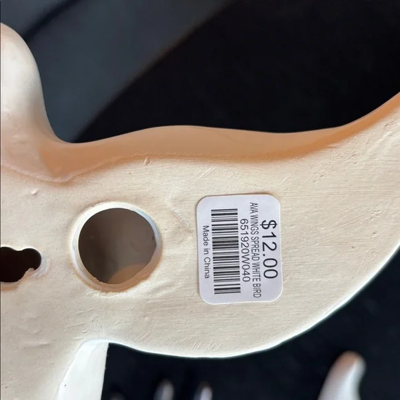 3 white and 4 dark, glossy birds for hanging on wall. - Picture 4 of 5